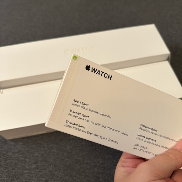 Apple Watch Series 5 w/Box & BNIB Band - Picture 6 of 12